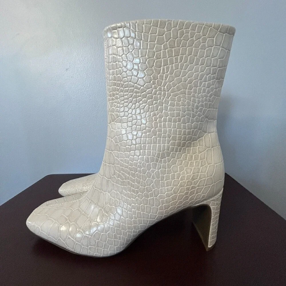 Seven Dials Nicole Cream Croc Embossed Square Toe Block Heel Boots 9M Minimalist
